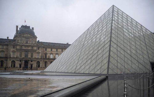 Το μουσείο του Λούβρου και οι Βερσαλλίες θα σβήνουν τα φώτα τους νωρίτερα για την εξοικονόμηση ενέργειας