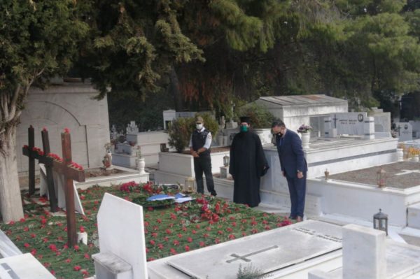 Επιμνημόσυνη δέηση για τα θύματα της εξέγερσης του Πολυτεχνείου στο Νεκροταφείο Ζωγράφου