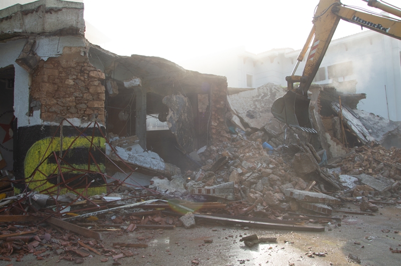 Kατεδαφίστηκε το κτίριο της «Στρούγκας» – Σε τροχιά υλοποίησης η κατασκευή νέου ΚΑΠΗ στη Ν. Φιλαδέλφεια