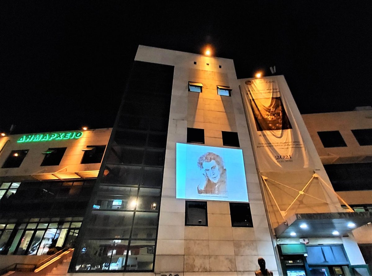 Ο Δήμος Ηλιούπολης αποχαιρετάει τον Μίκη με τις συνθέσεις του και προβολή της μορφής του στο Δημαρχείο