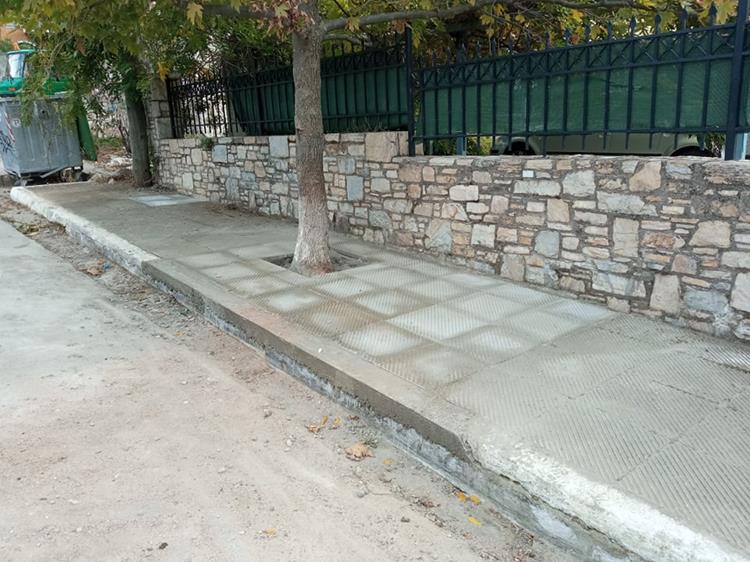 Επισκευή και αποκατάσταση πεζοδρομίων στον Δήμο Διονύσου