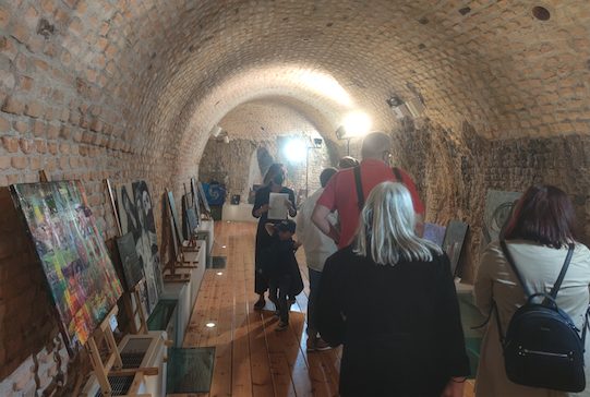 Ολοκληρώθηκε η πρώτη ατομική έκθεση ζωγραφικής της Χρύσας Χαραλαμπίδου στο «Καμίνι»