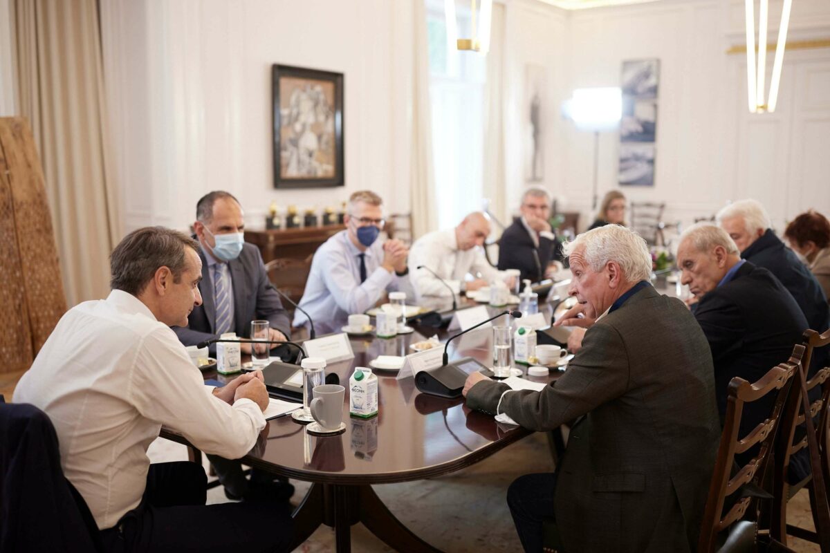 Ο Πρωθυπουργός Κυριάκος Μητσοτάκης συναντήθηκε στο Μέγαρο Μαξίμου με επικεφαλής Ενώσεων Συνταξιούχων.