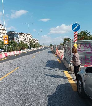 Κλειστό το δεξιό πεζοδρόμιο, γράφει ο Βασίλης Γιαννακόπουλος