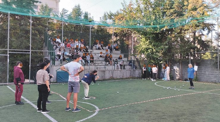Οι αθλητές του Petanque Γαλατσίου δίδαξαν το άθλημα σε μαθητές