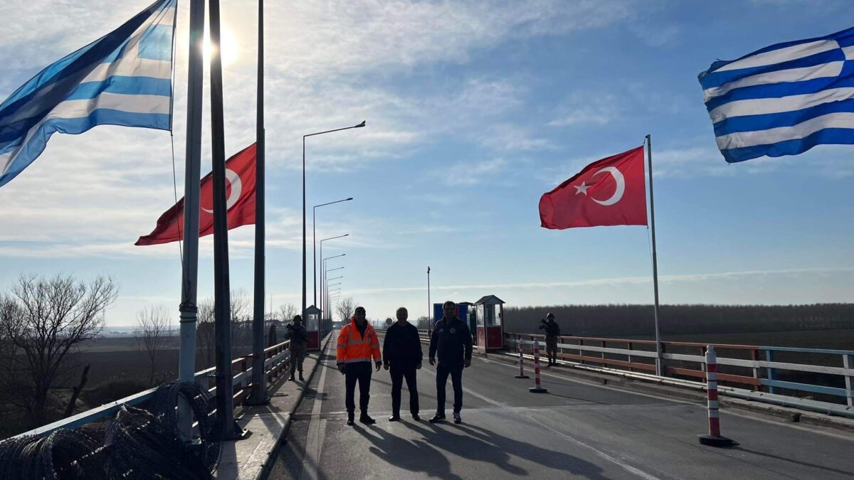 Πέρασαν τα ελληνοτουρκικά σύνορα τα 50 οχήματα της Περιφέρειας Αττικής με την ανθρωπιστική βοήθεια προς τους σεισμόπληκτους της Τουρκίας